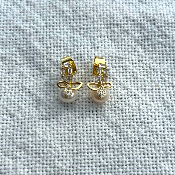Small Pearl 18K Gold Filled Earring - Picture 3 of 3